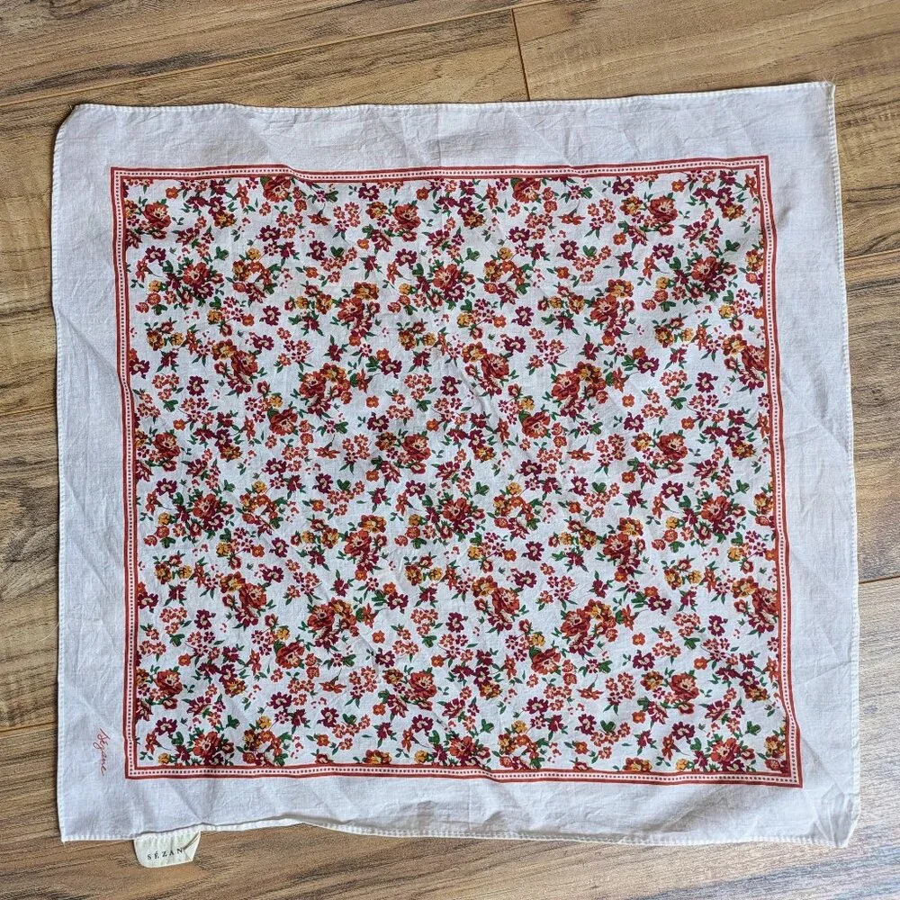 Sezane Gaston Cotton Scarf - Floral Print - Elegant and Classy - Picture 4 of 8